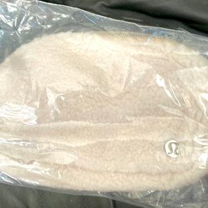 Lululemon everywhere belt bag *fleece ivory/trench
